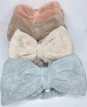 Load image into Gallery viewer, THE PAMPER ME &quot;SALMON&quot; SPA HEADBAND
