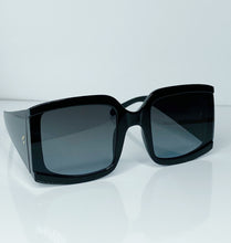 Load image into Gallery viewer, RICH AUNTEE “BLACK CLEAR TINT” SUNNIES
