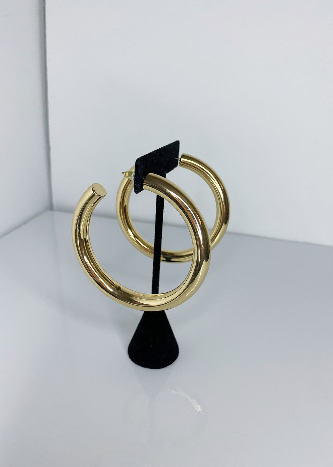SHE THICC “C” HOOP EARRINGS
